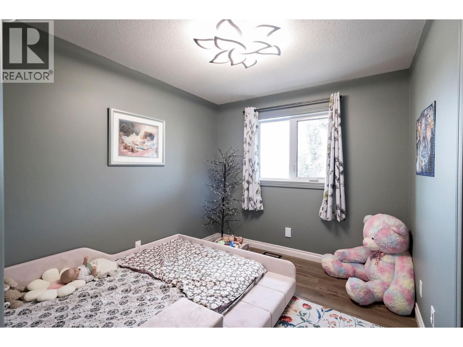 9720 118 AVENUE - Image 12