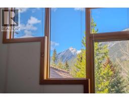 Living room - 302, 801 Benchlands Trail, Canmore, AB T1W0B6 Photo 7