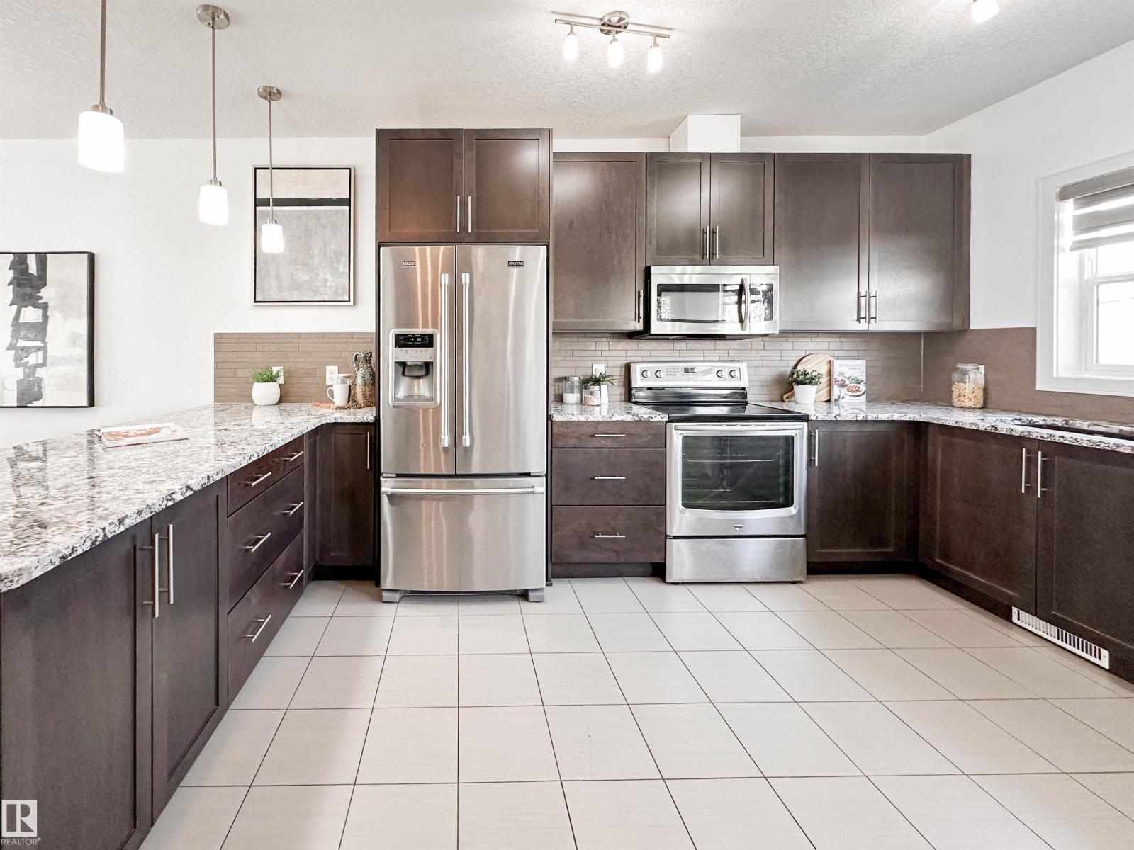 #11 150 EVERITT DR - 6