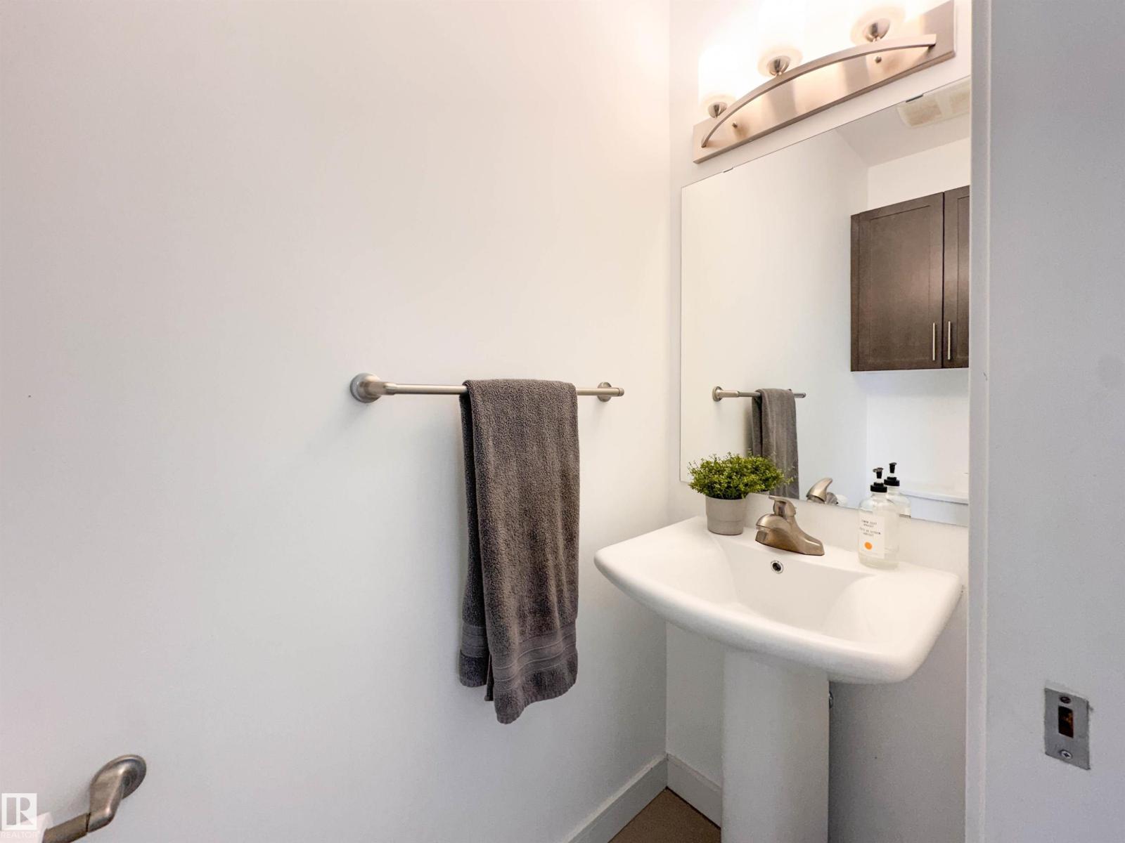 #11 150 EVERITT DR - Image 22