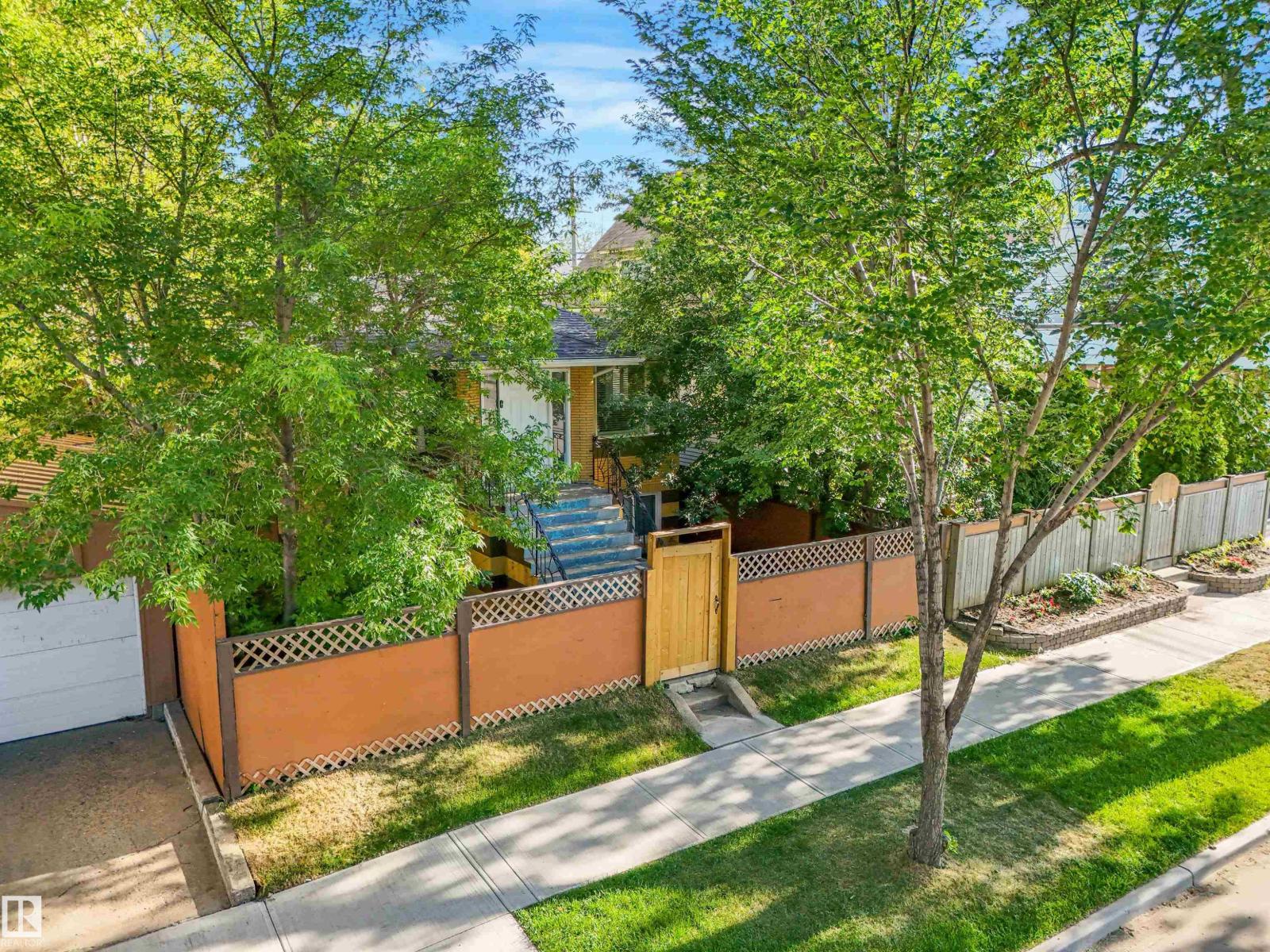 9347 105 AV NW NW, Boyle Street, Edmonton photo 2