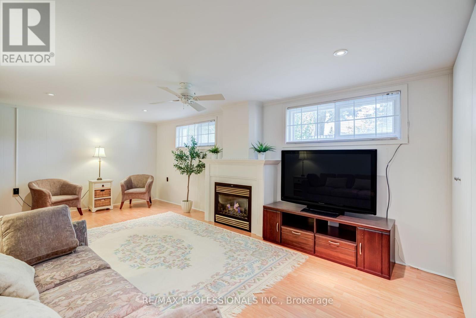 48 GENTHORN AVENUE - 38