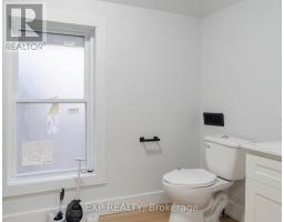 Bathroom - 523 Caron Avenue, Windsor, ON N9A5B5 Photo 11