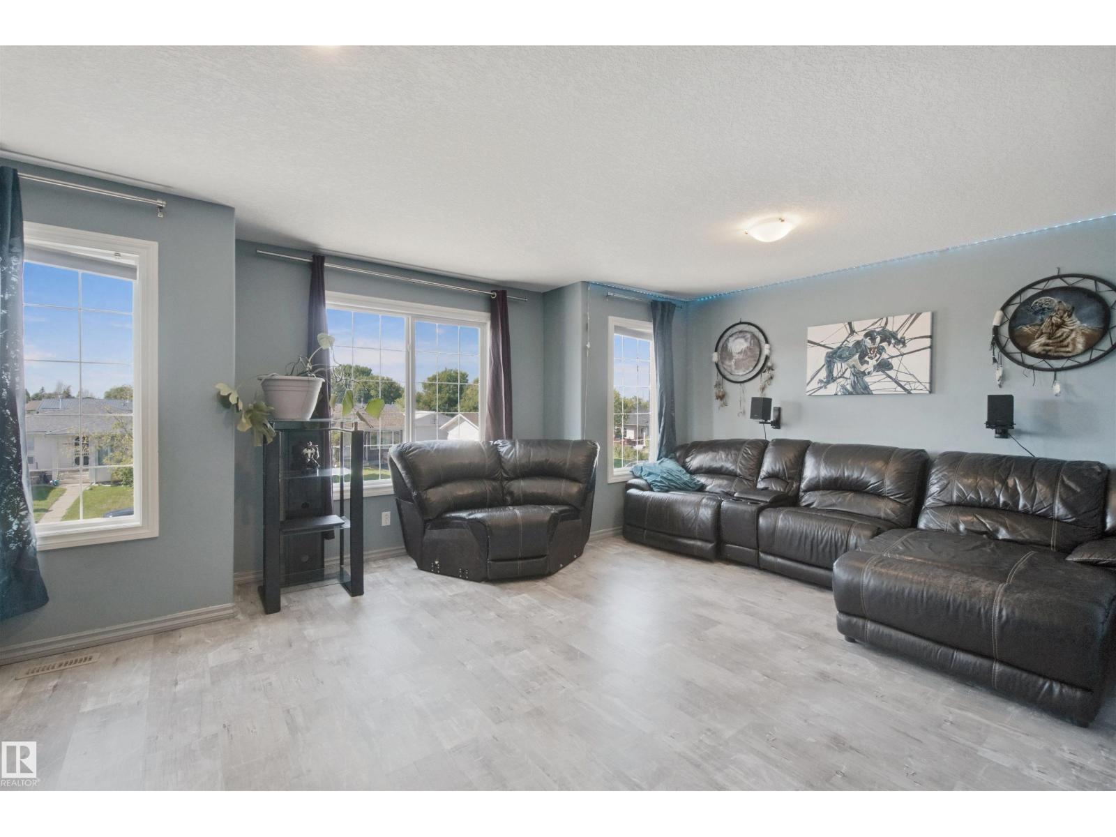 5315 45 ST - 17
