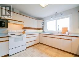 Living room - 7810 Aats Rd, Lantzville, BC V0R2H0 Photo 12