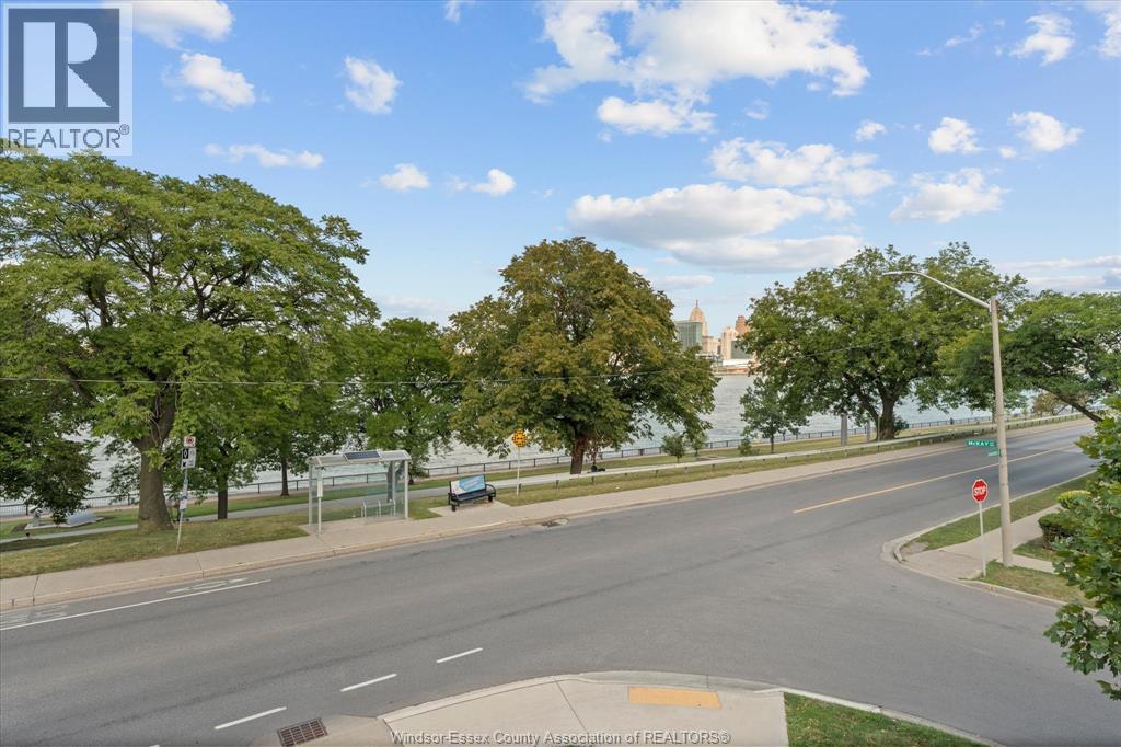 1423 RIVERSIDE DRIVE West - Image 32