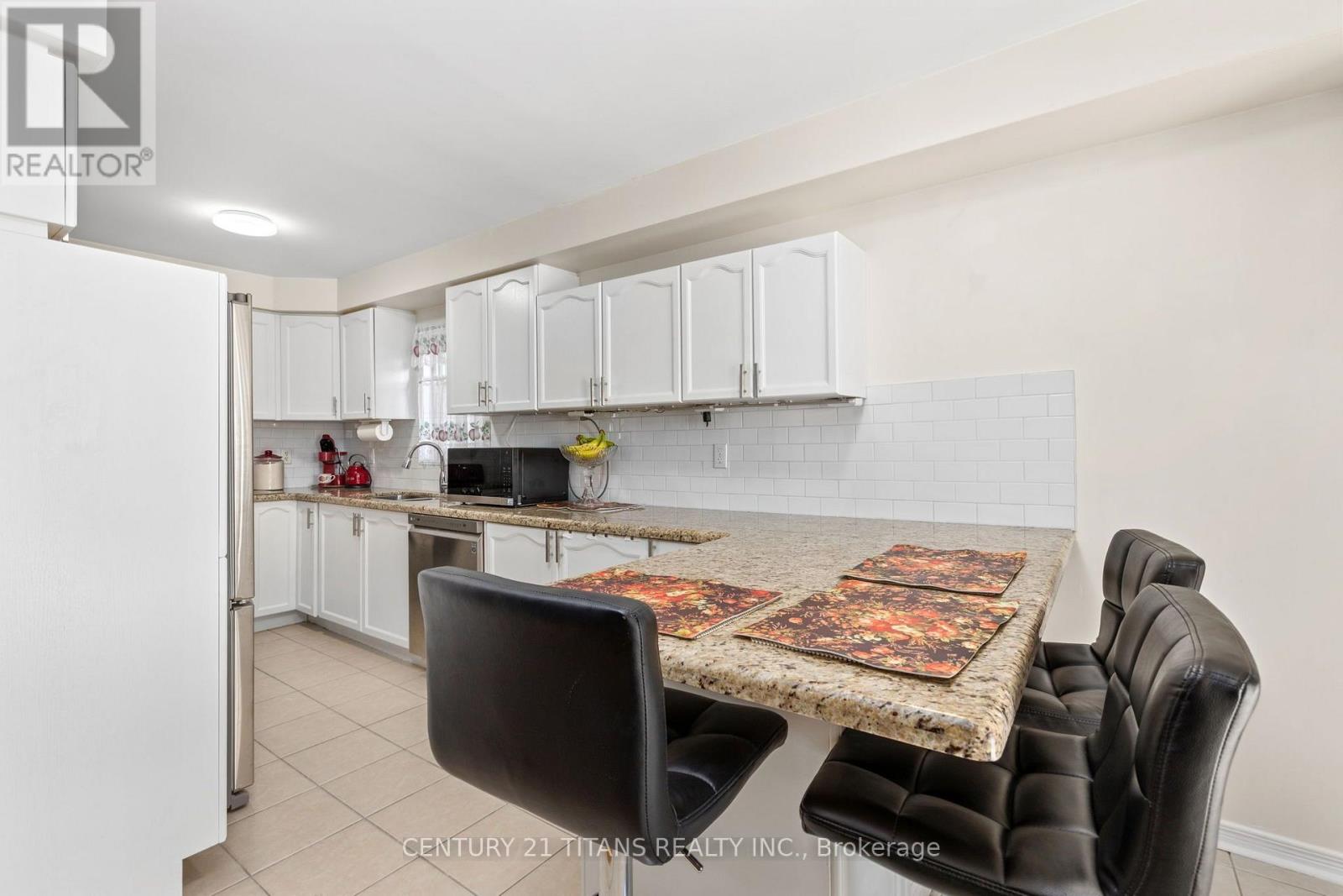 69 RAMPART CRESCENT - Image 18
