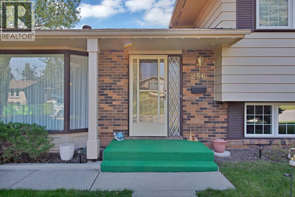 256 Parkwood Close SE, Parkland, Calgary photo 3