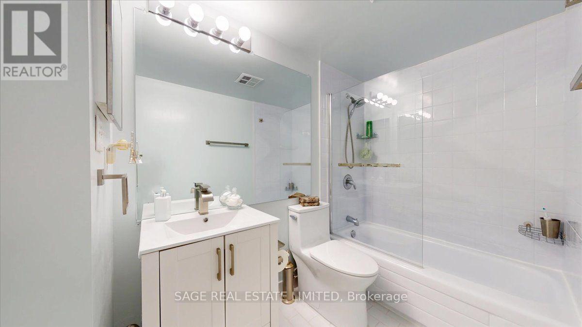 #208 88 CHARLES STREET E - 22