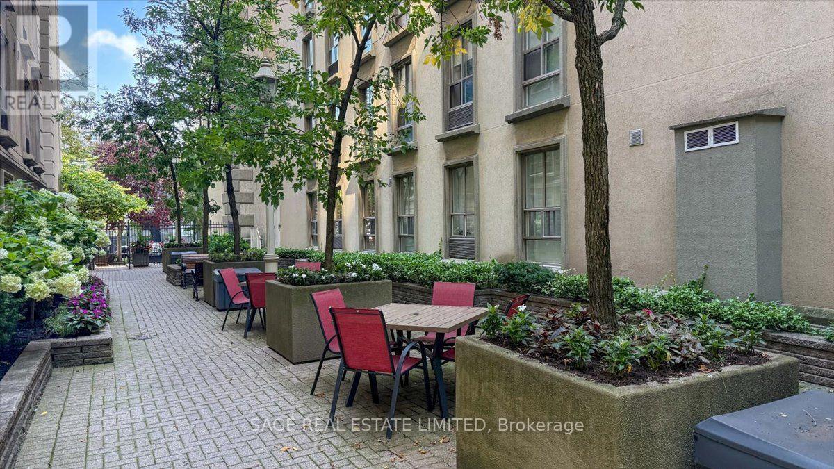 #208 88 CHARLES STREET E - Image 26