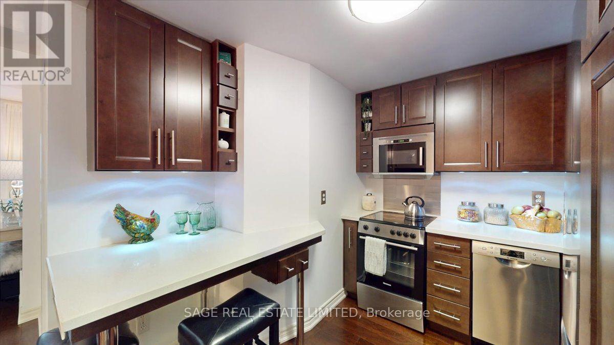 #208 88 CHARLES STREET E - 6