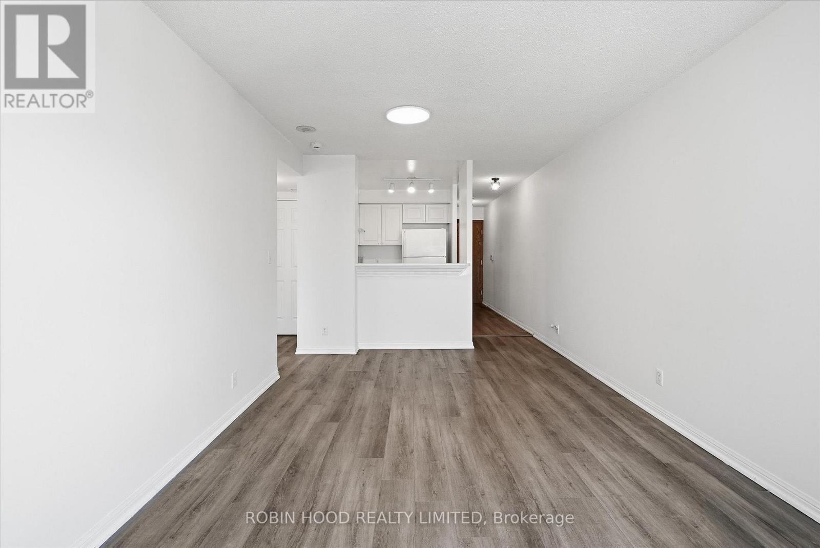#PH109 11 LEE CENTRE DRIVE - 12