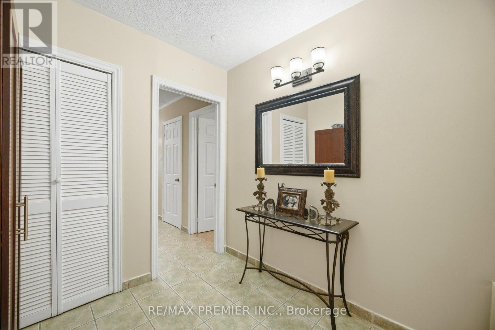 137 BLACKTHORN DRIVE - 25