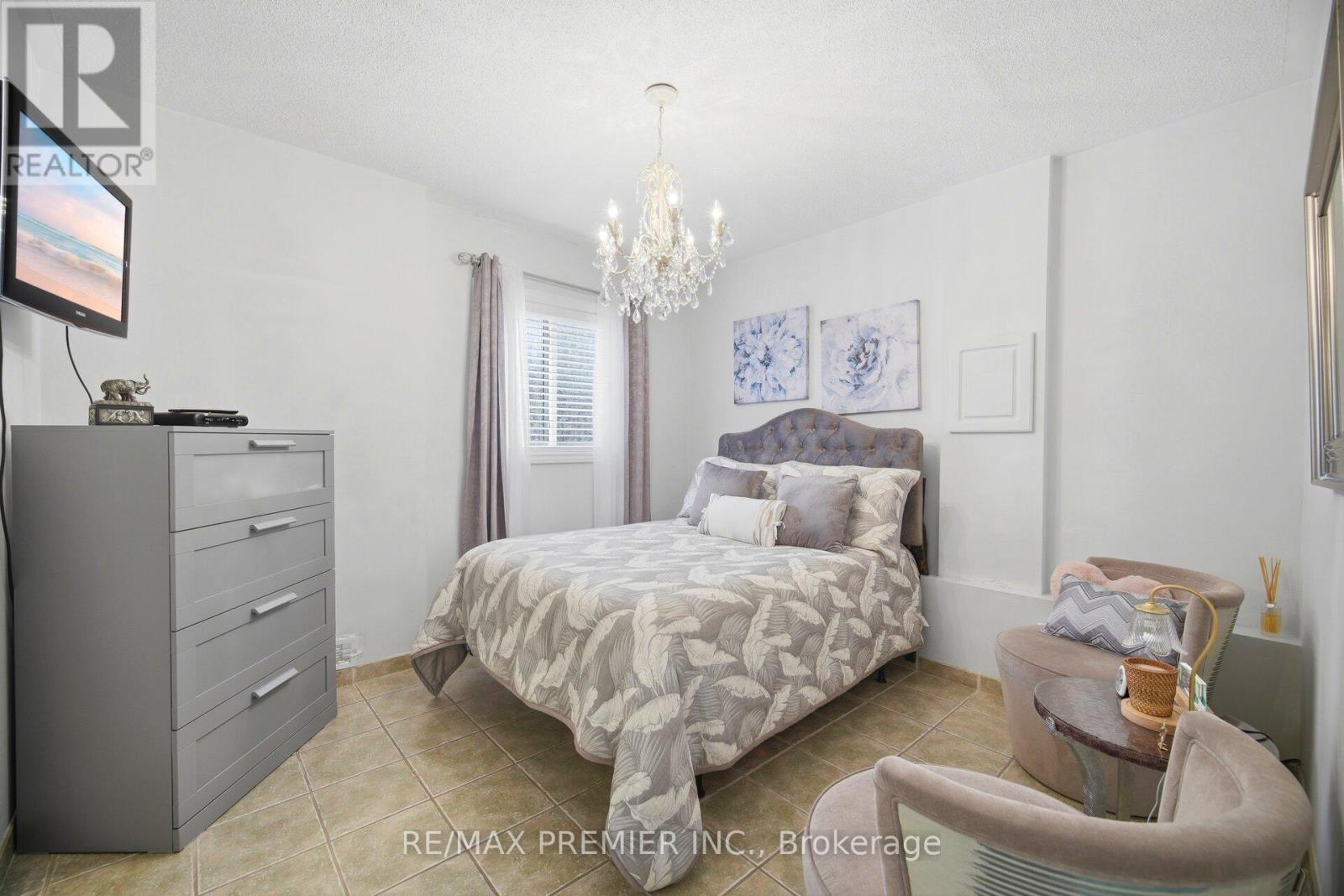 137 BLACKTHORN DRIVE - 31