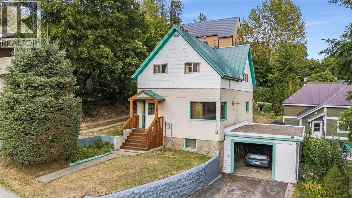 1924 Davis Street - 1
