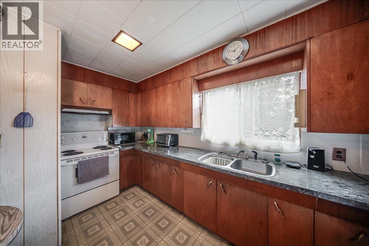 1924 Davis Street - 2