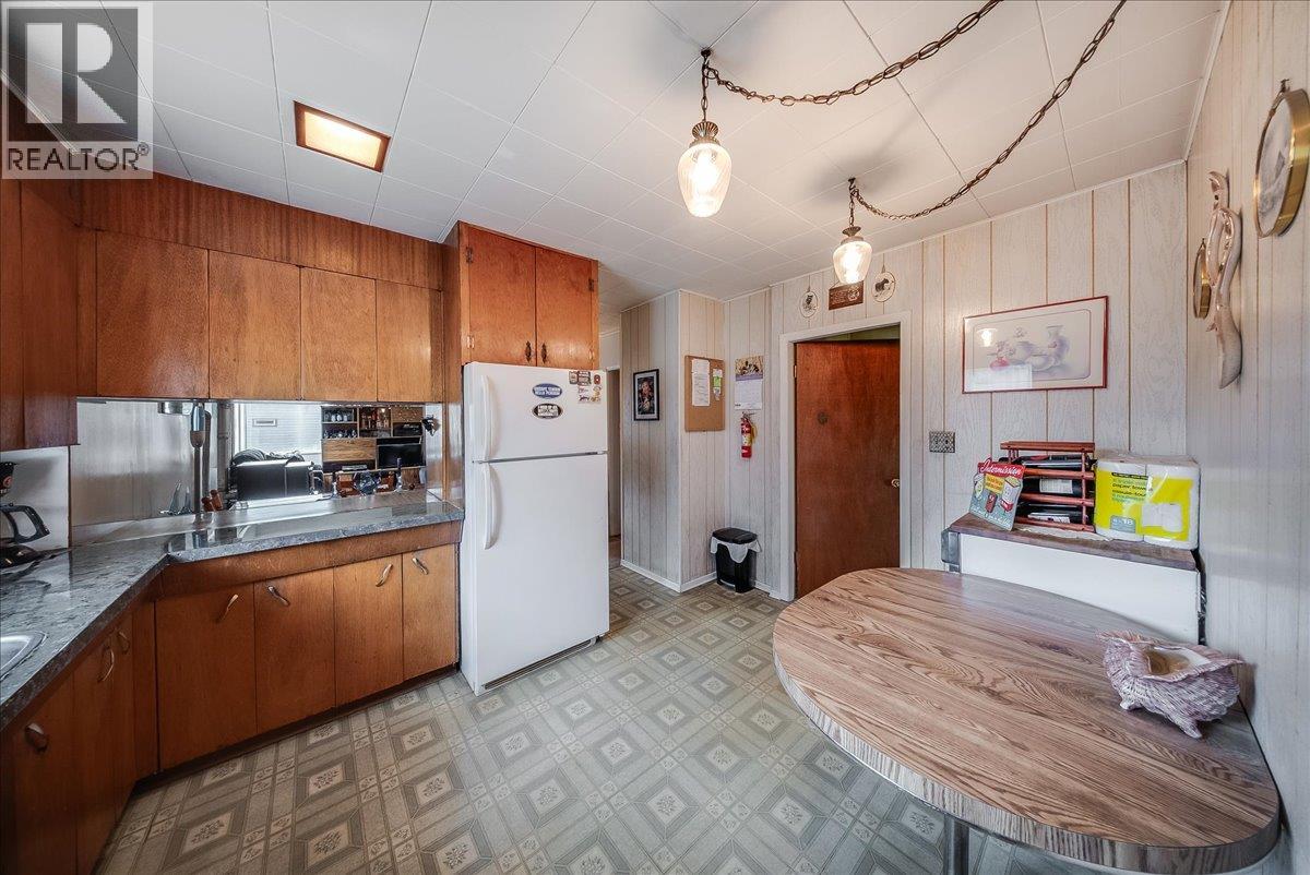 1924 Davis Street - 4