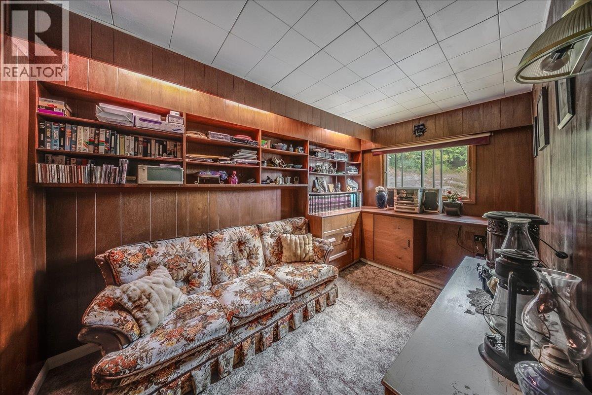 1924 Davis Street - 9