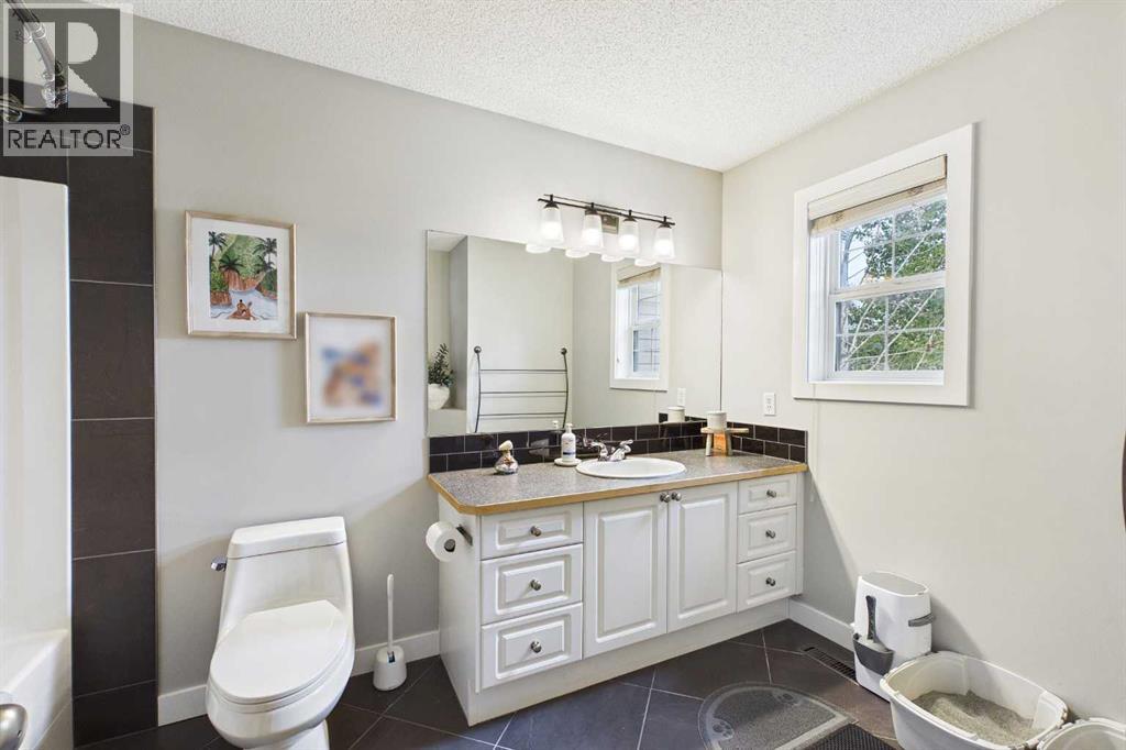 51 Panamount Heights NW - 26