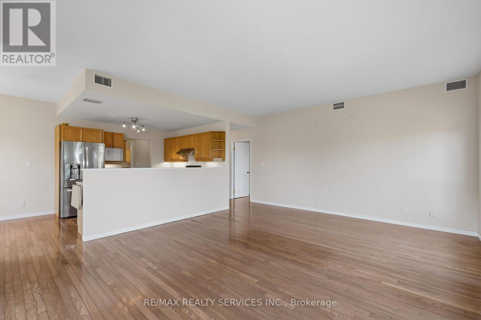 #212 350 WELLINGTON STREET - 10