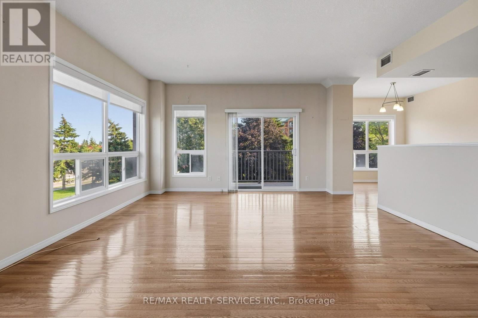 #212 350 WELLINGTON STREET - 11