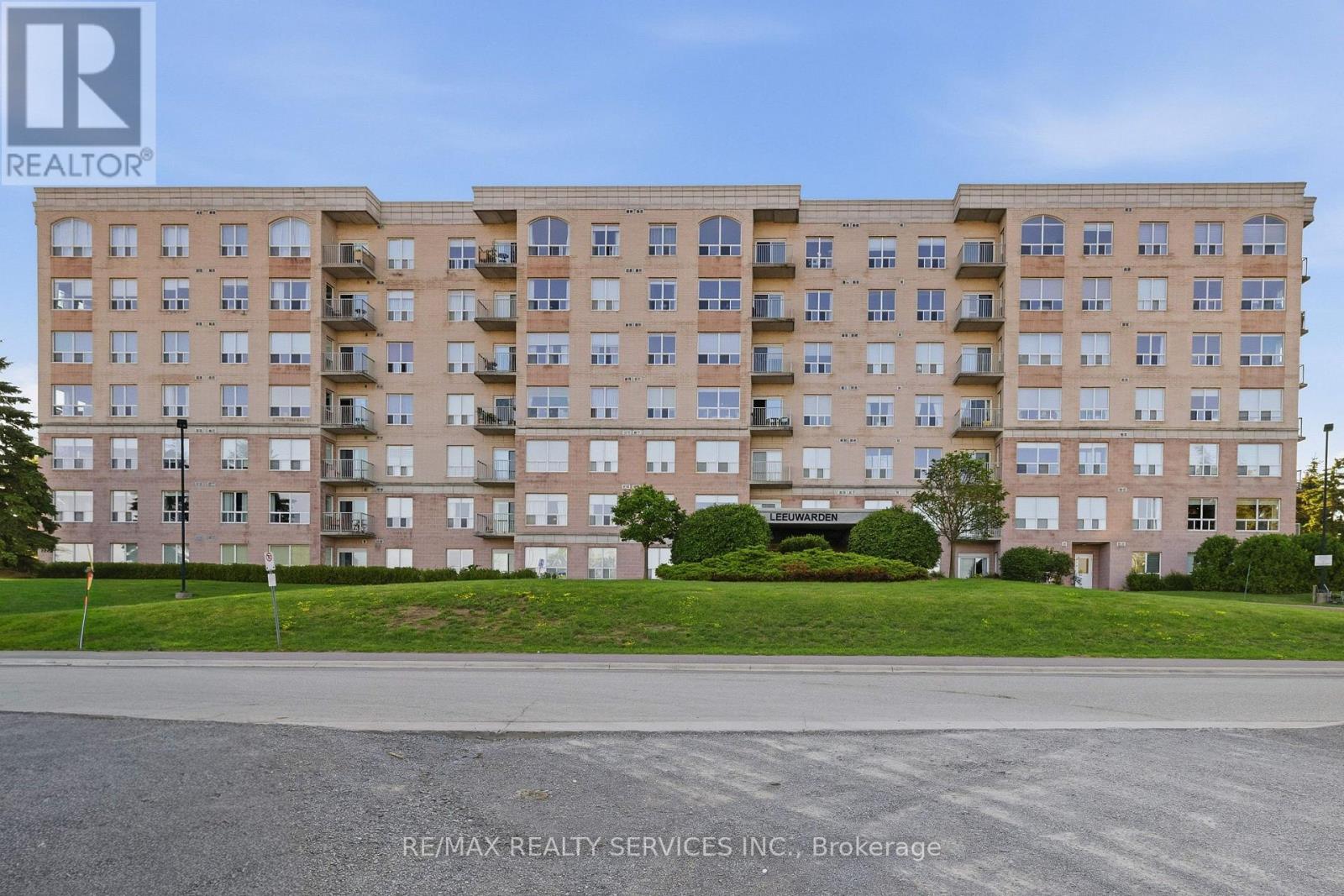 #212 350 WELLINGTON STREET - 2