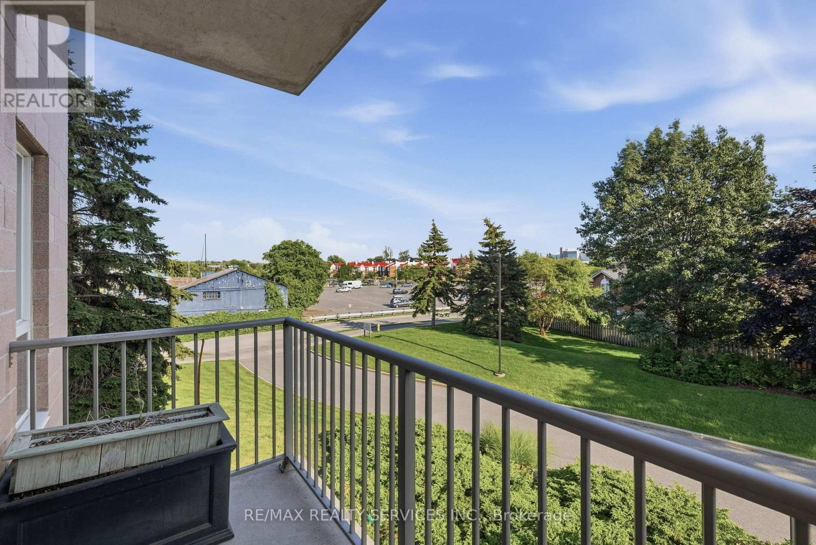 #212 350 WELLINGTON STREET - 27