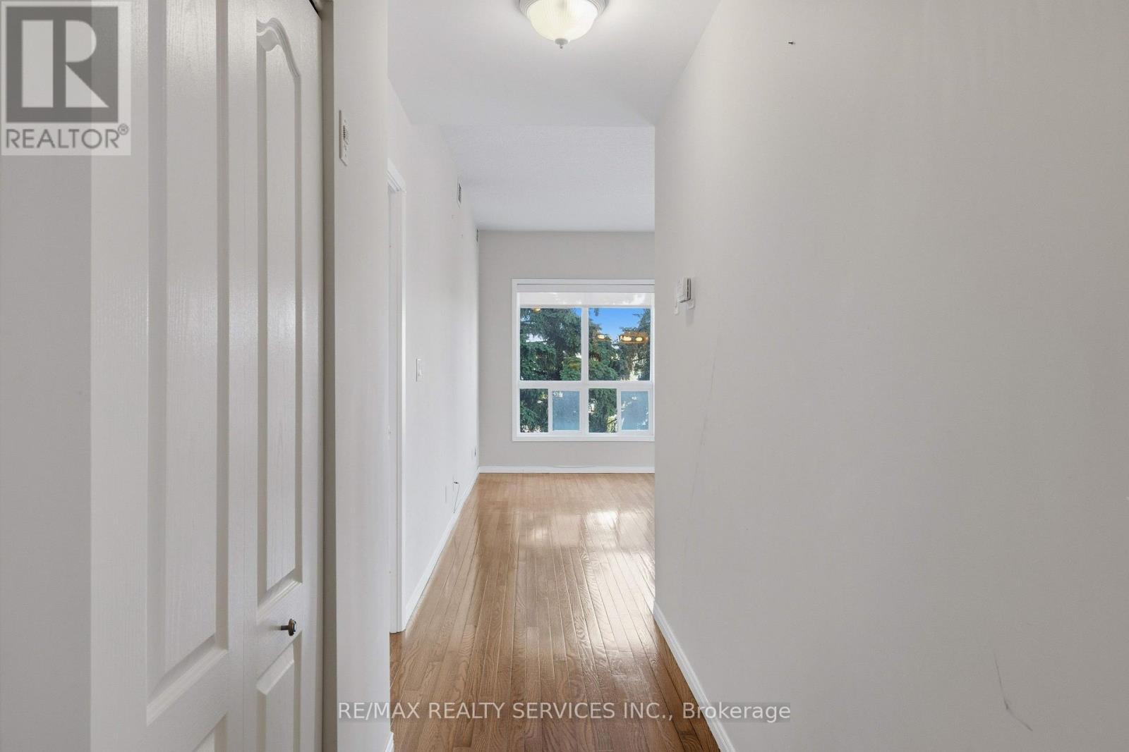 #212 350 WELLINGTON STREET - Image 6
