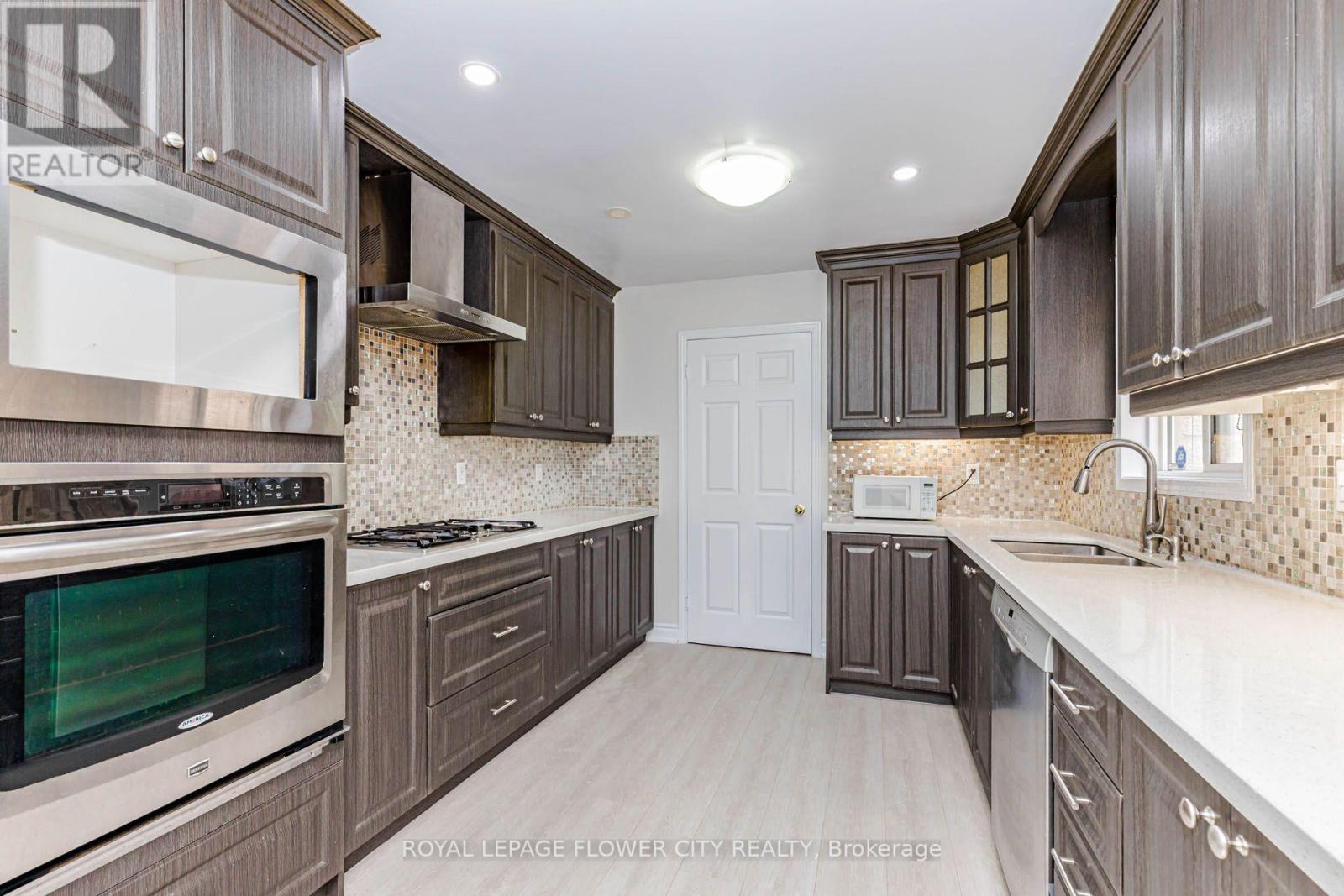 14 CANARVAN COURT - 48
