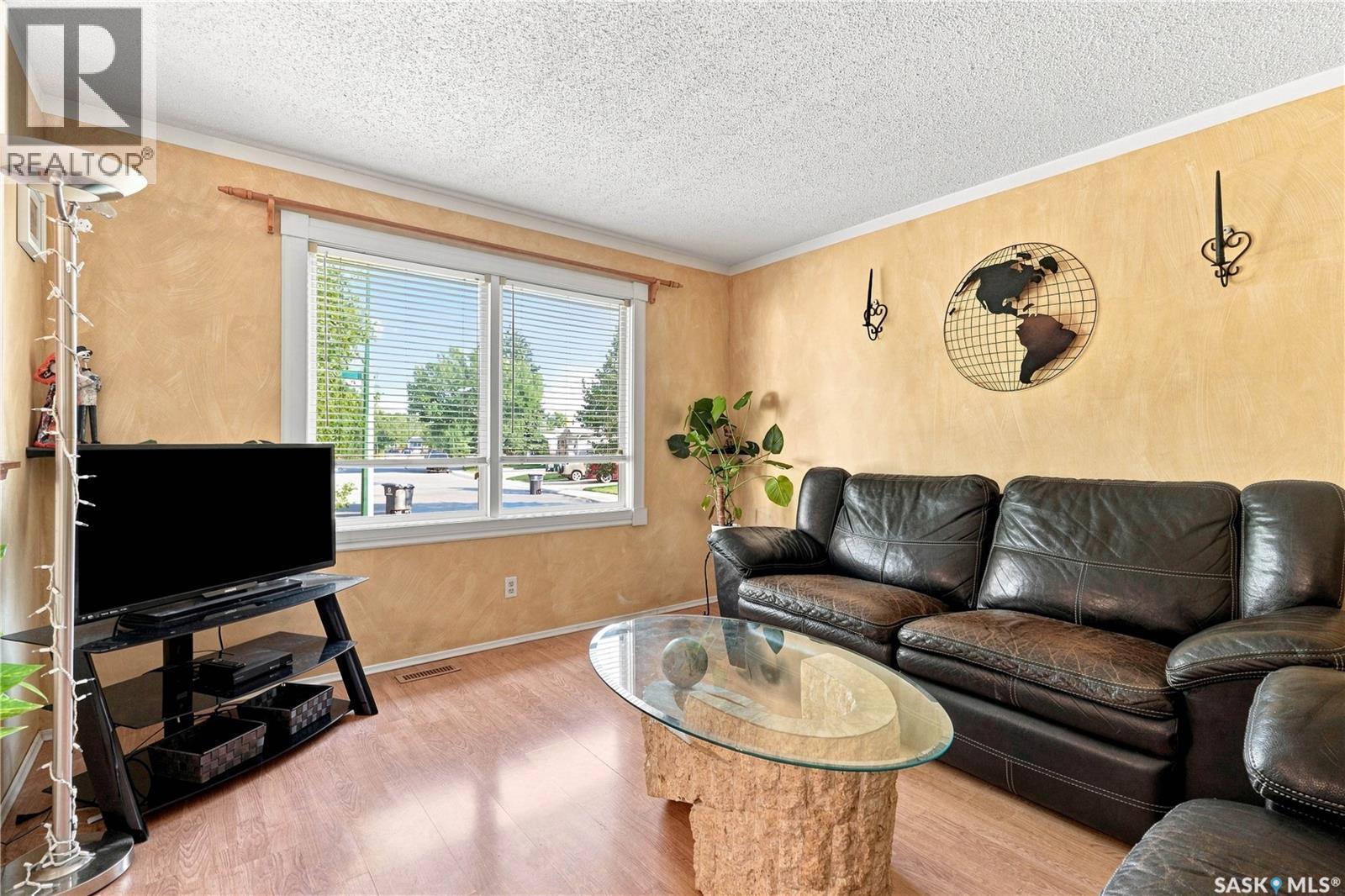 203 Michener CRESCENT - Image 5