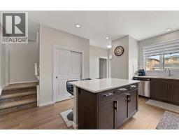 Family room - 917 West Lakeview Drive, Chestermere, AB T1X2N3 Photo 12