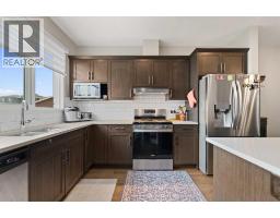 Primary Bedroom - 917 West Lakeview Drive, Chestermere, AB T1X2N3 Photo 14