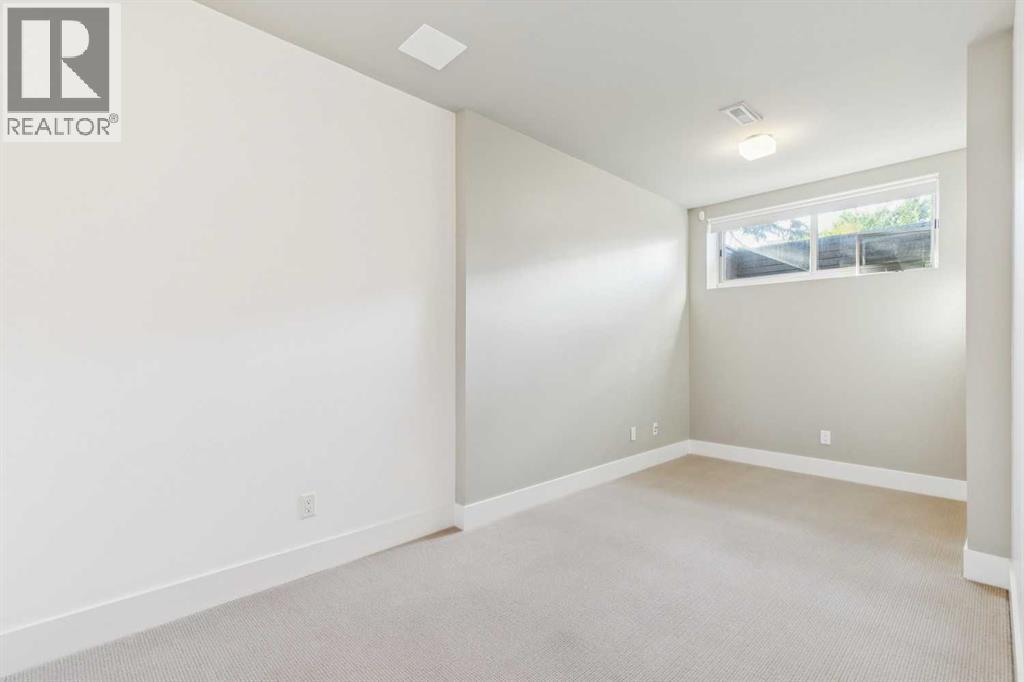 2218 32 Avenue SW - 37