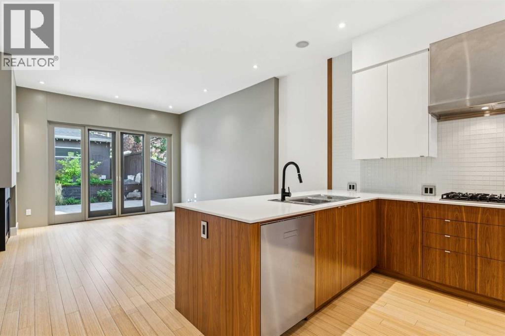2218 32 Avenue SW - 12