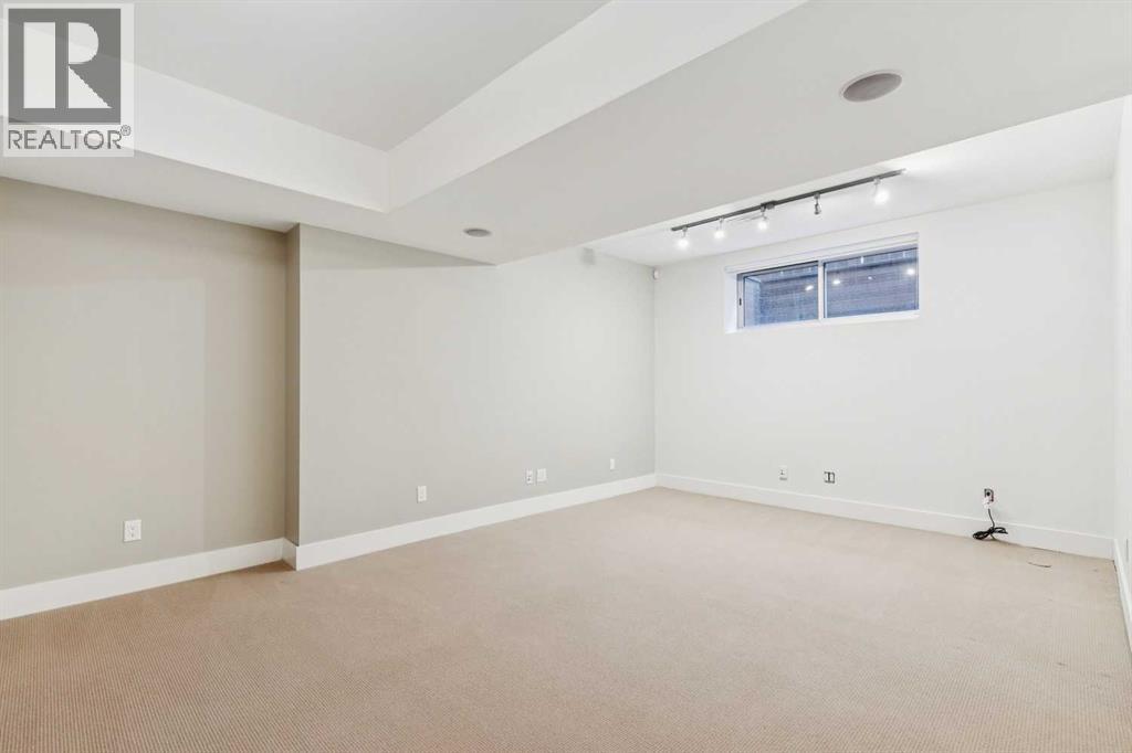 2218 32 Avenue SW - 33