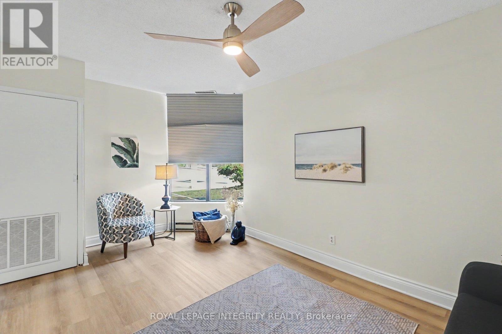 #102 200 BAY STREET S - 7