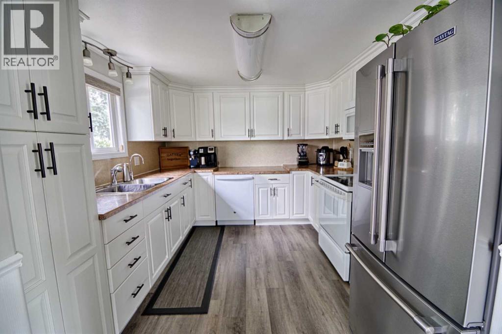 6014 52 Street - 9
