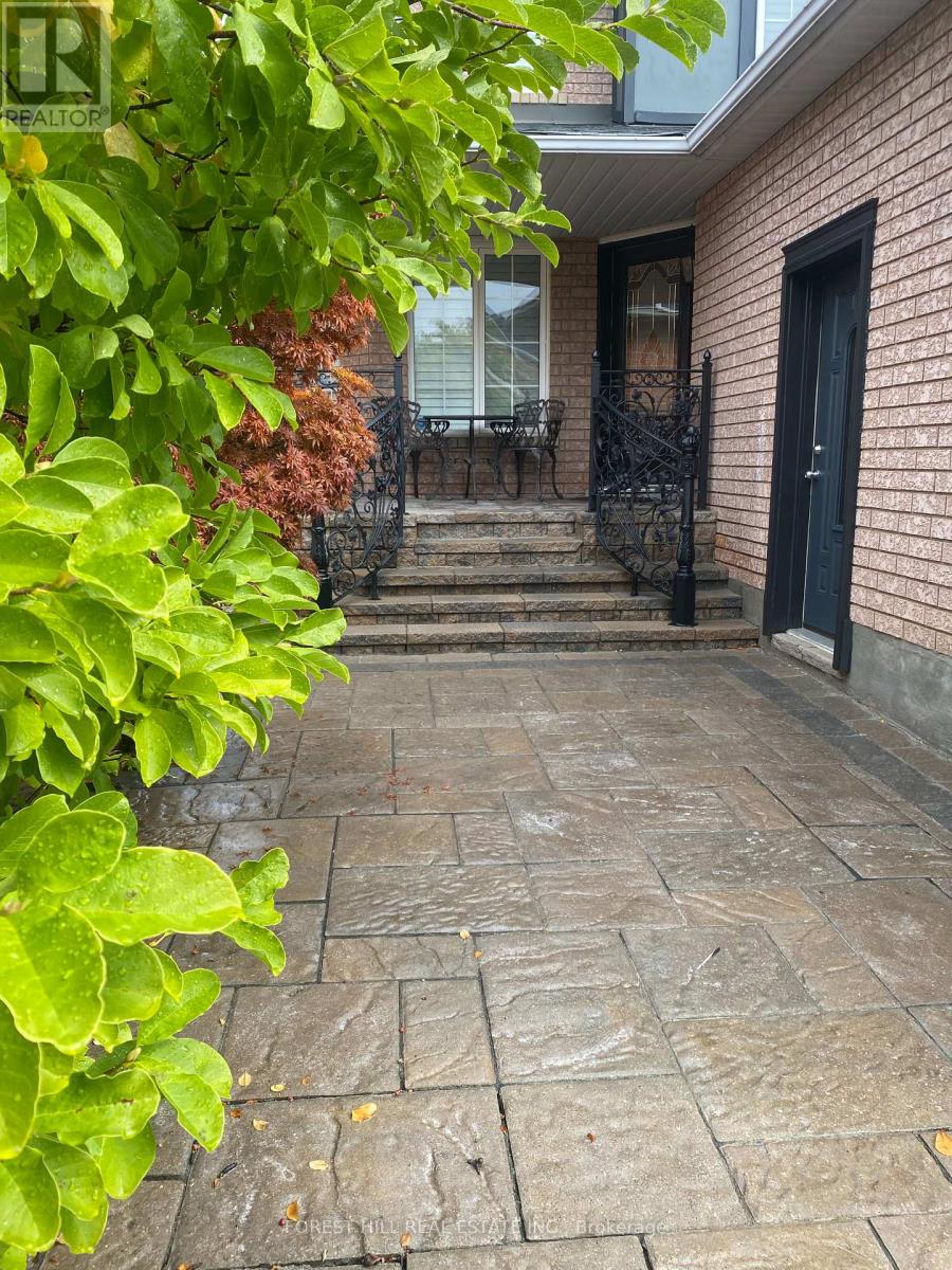 Photo of 5663 Whitehorn Avenue