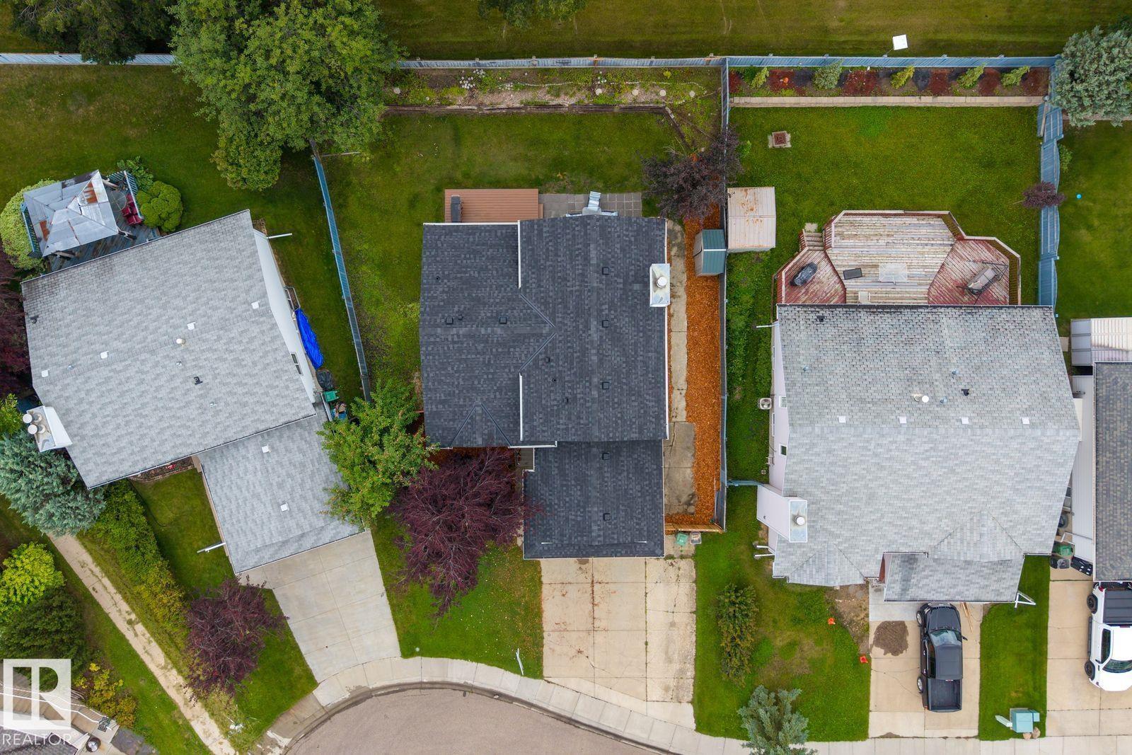 4216 49 AV - 52