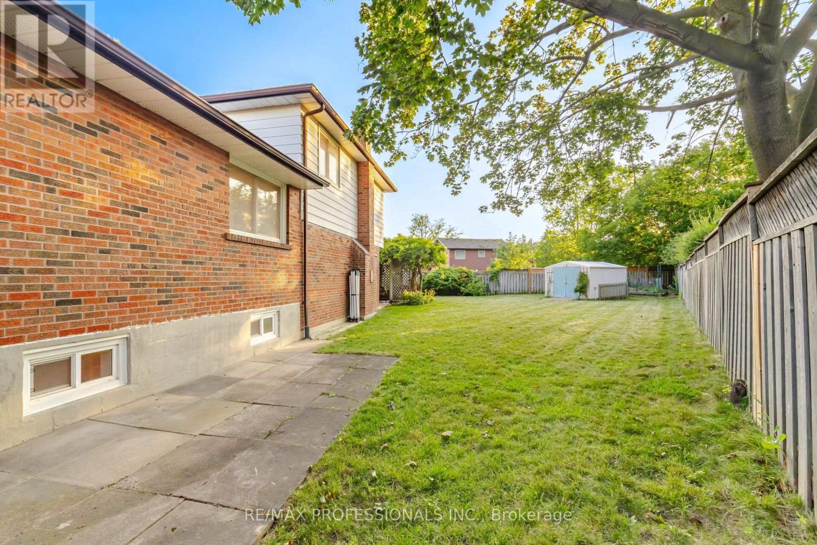 10 HOPEDALE COURT - 50