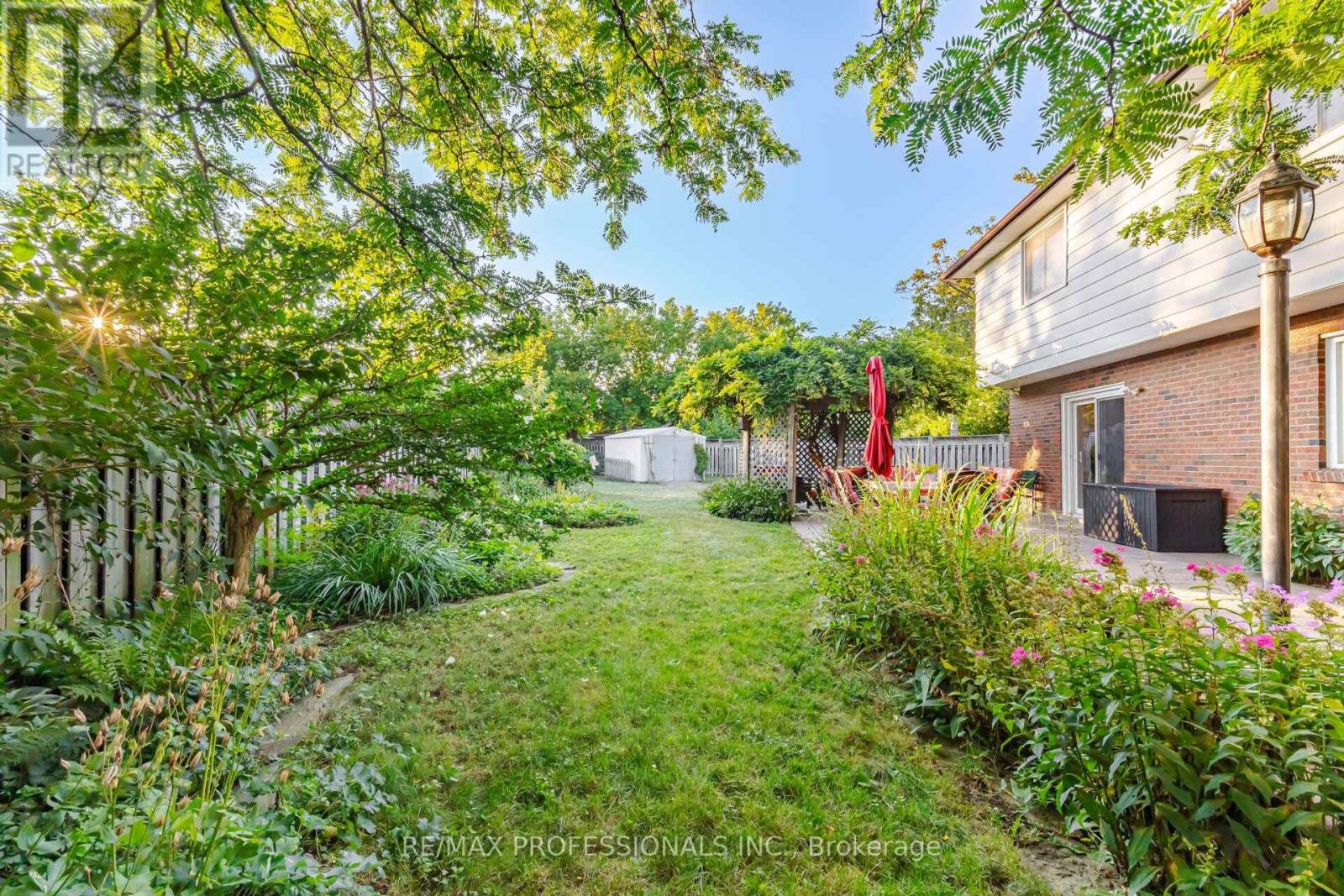 10 HOPEDALE COURT - 48