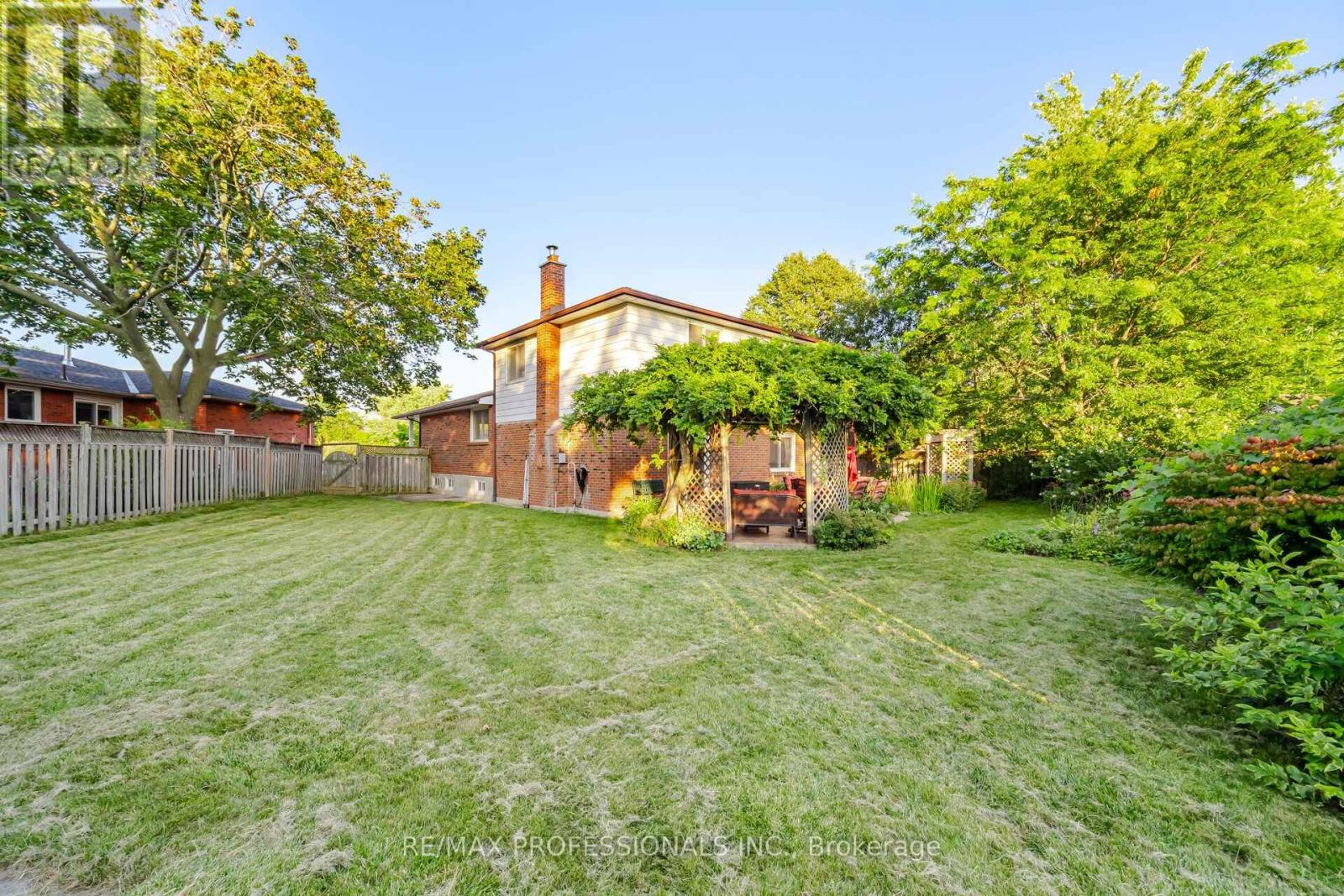 10 HOPEDALE COURT - 49