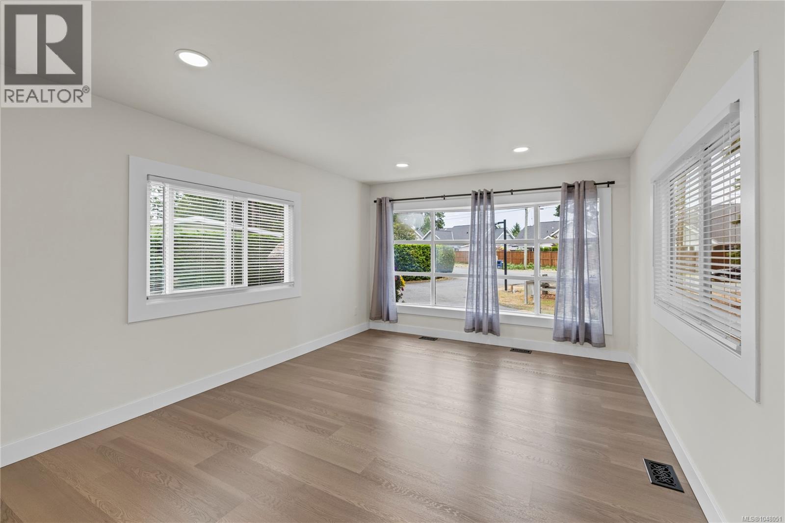 #66 1247 Arbutus Rd - 19