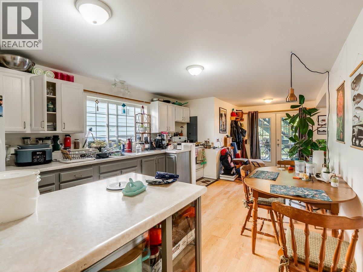 818 MILL Street - 43