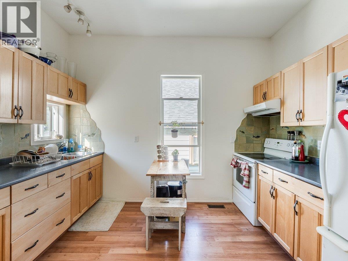 818 MILL Street - 8