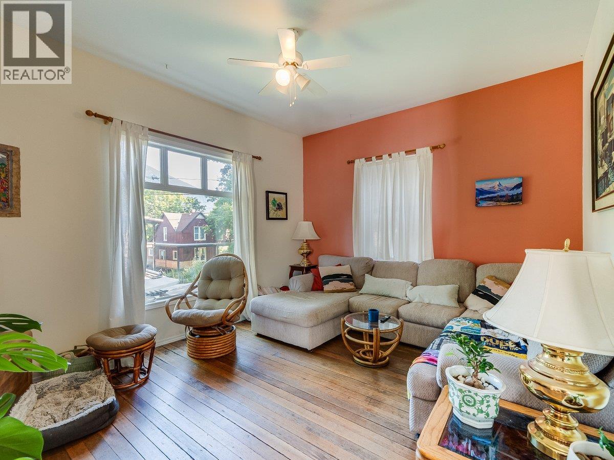 818 MILL Street - 10