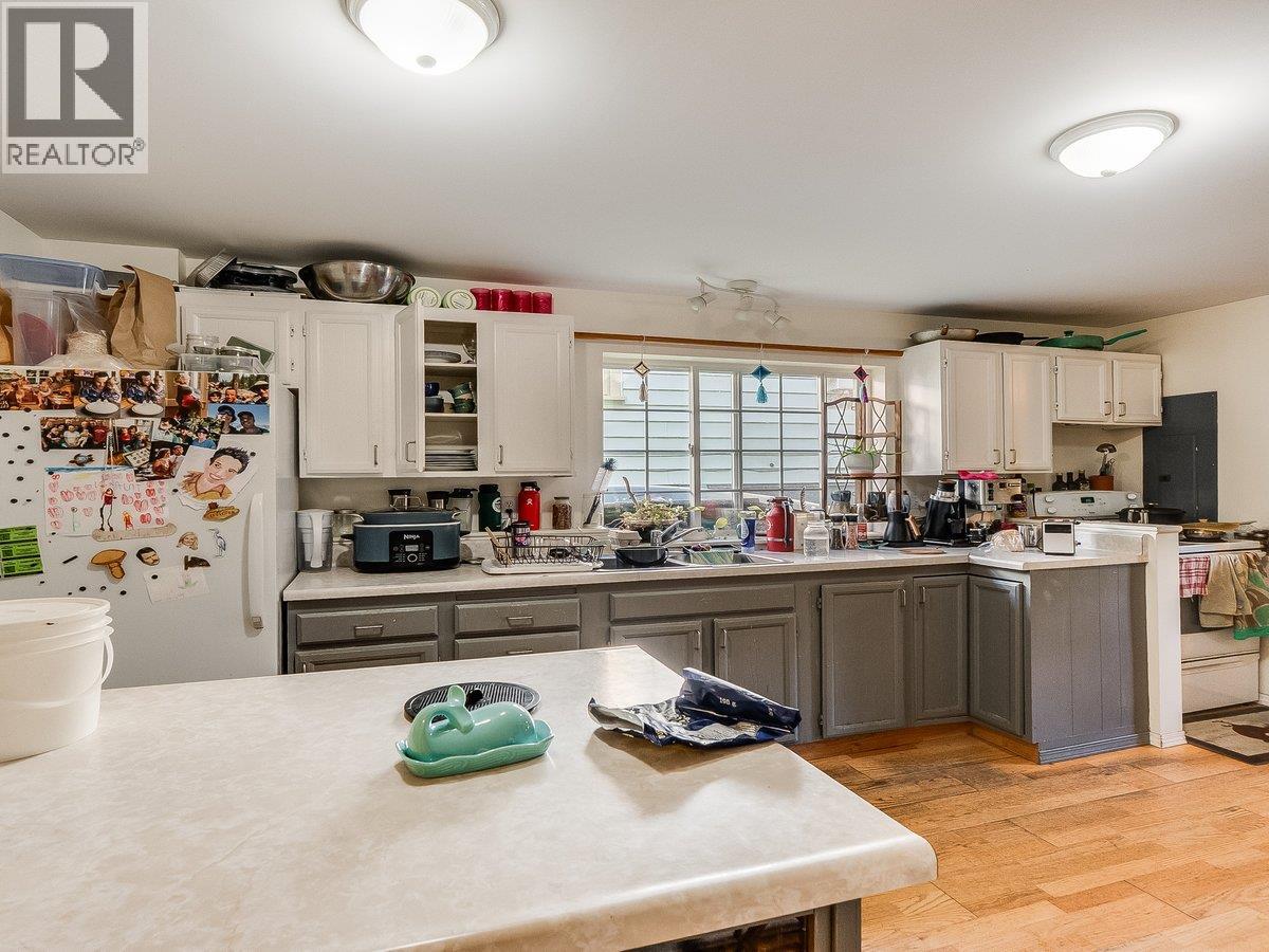 818 MILL Street - 44