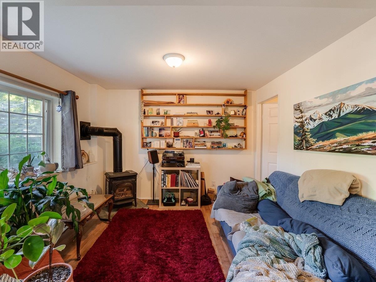 818 MILL Street - Image 31
