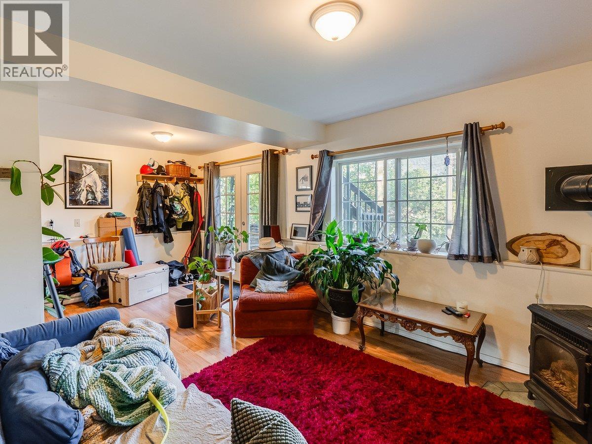 818 MILL Street - Image 34