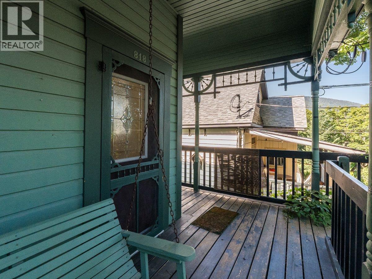 818 MILL Street - 4